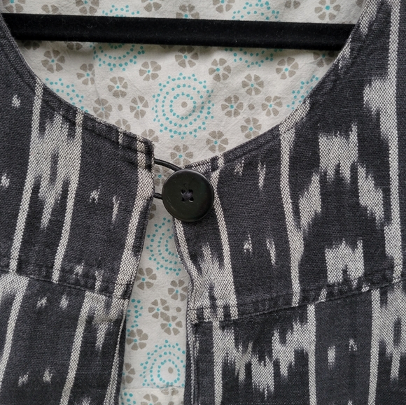 Vintage Aztec Cover-Up 🖤 - Picture 4 of 5